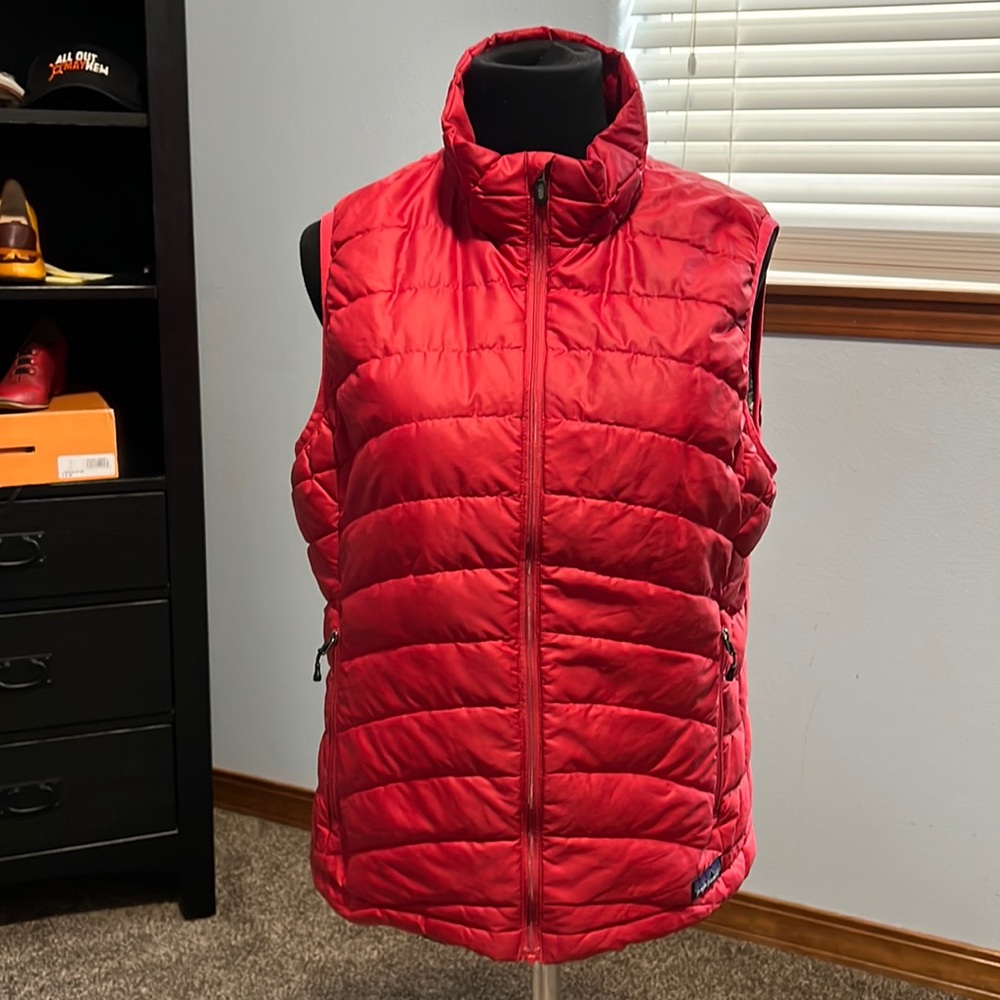 Patagonia Women's Goose Down Sweater Vest Size Large Red Full Zip puffer vest